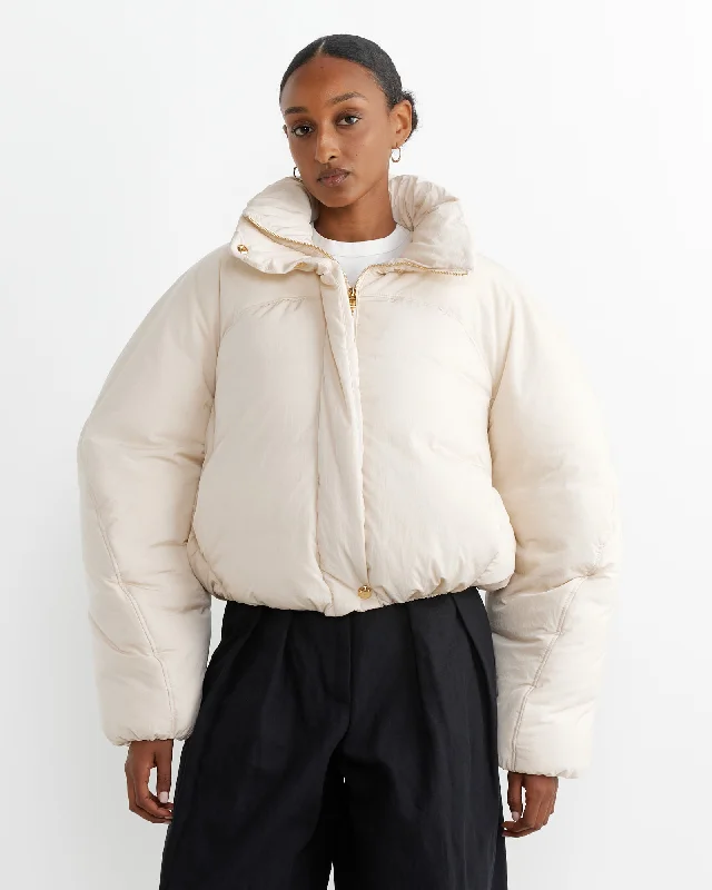 Le Doudoune Courte Caraco Jacket in Off White