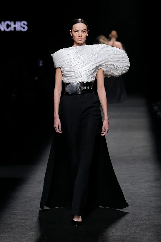 Pleated top with cape trousers