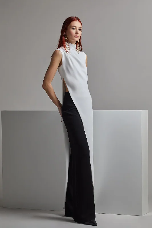 Sleeveless long top with trousers